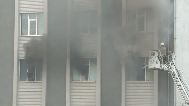 Başakşehir’de çorap imalathanesinde korkutan yangın
