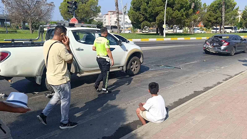 Kazada babasının otomobilinin halini gören küçük çocuk gözyaşlarını tutamadı

