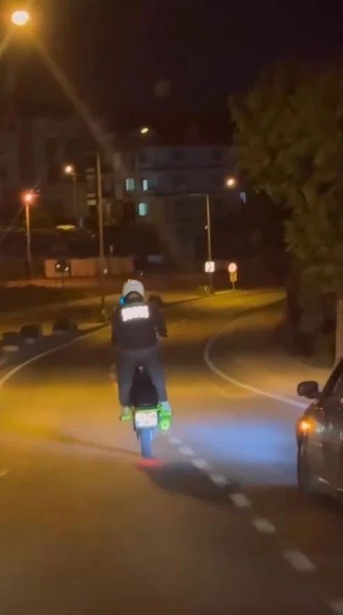 Arnavutköy’de motosikletle tehlikeli hareketler yapan sürücüye 3 bin 160 TL ceza
