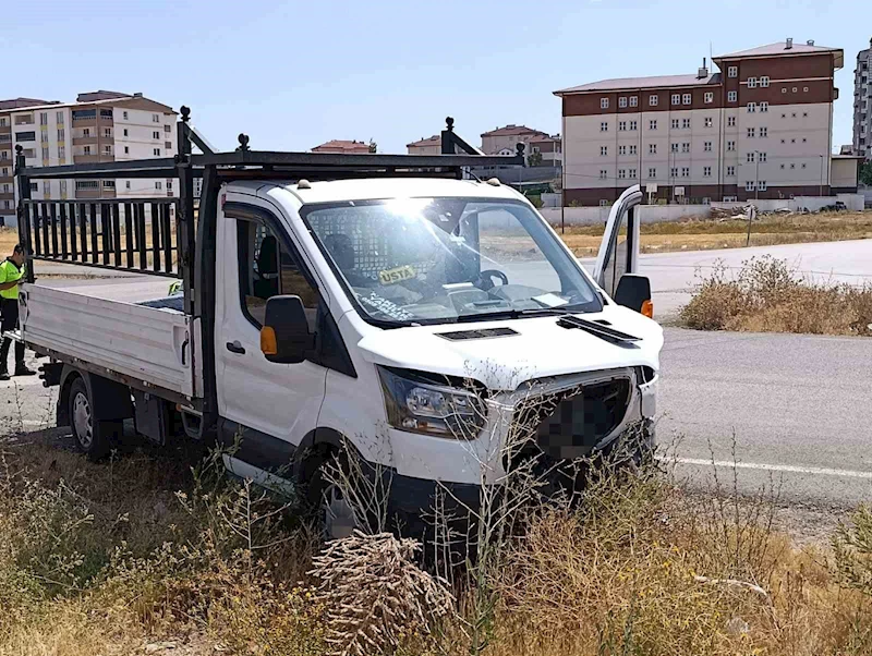 Sivas’ta kamyonet ile otomobil çarpıştı: 3’ü çocuk 6 yaralı
