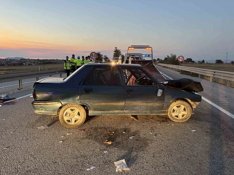 Kastamonu’da otomobil bariyerlere çarptı: 2’si ağır 5 yaralı
