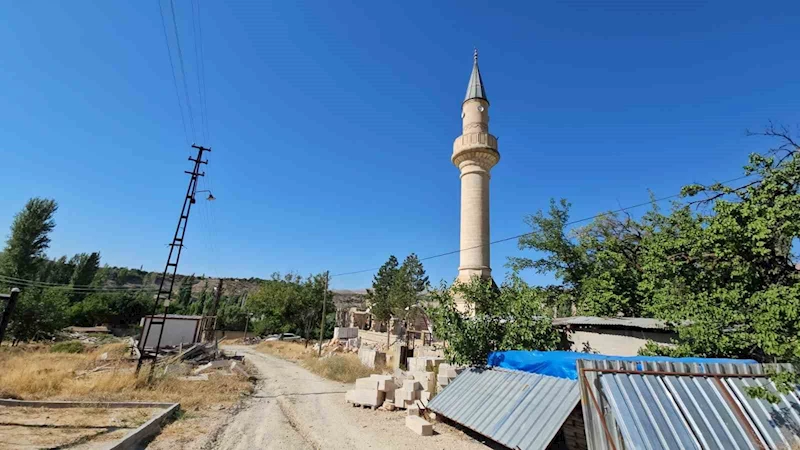 Darende’de tarihî Yusufpaşa Camisi yeniden ibadete açılmayı bekliyor

