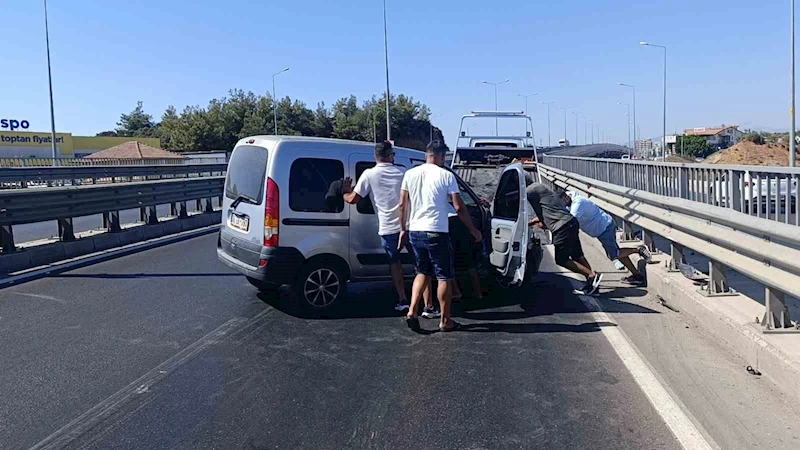 Bariyerlere çarpıp kaza yapan sürücü kazayı burnu kanamadan atlattı
