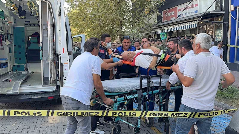 Antalya’da eşiyle birlikte yürüdüğü kaldırımda silahlı saldırıya uğradı
