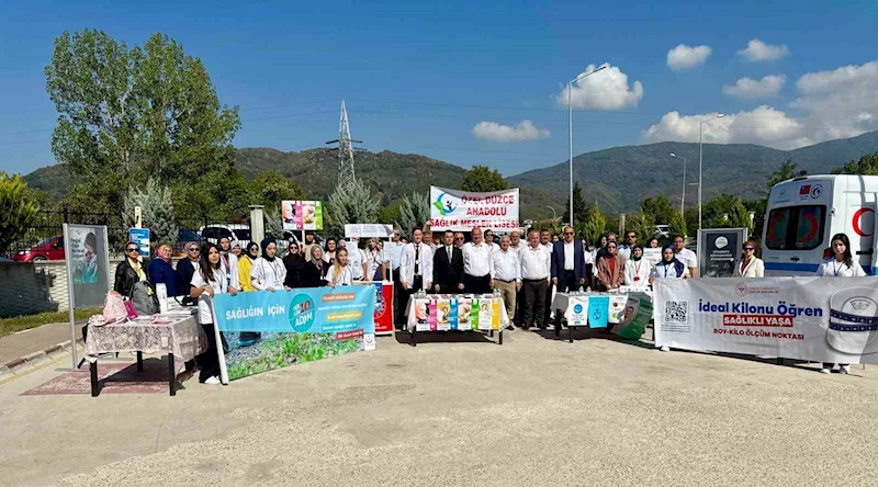 Geleceğin sağlıkçıları da yürüyüşe katıldı
