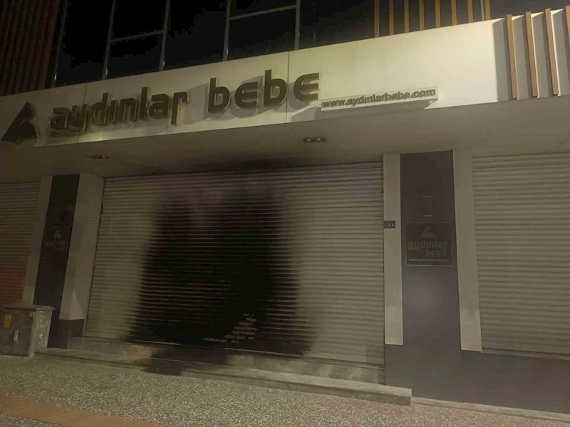 Bursa’da mağazayı ateşe veren şahıs video çekti
