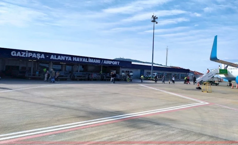 Gazipaşa-Alanya Havalimanı’nda rüzgar nedeniyle bazı uçuşlar iptal edildi
