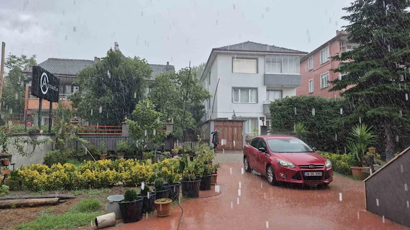 Meteorolojinin uyardığı kentte şiddetli yağış
