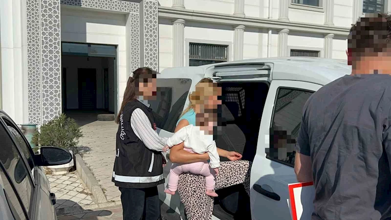 Kocaeli’de 114 suç kaydı bulunan kadın kucağında bebekle adliyeye sevk edildi
