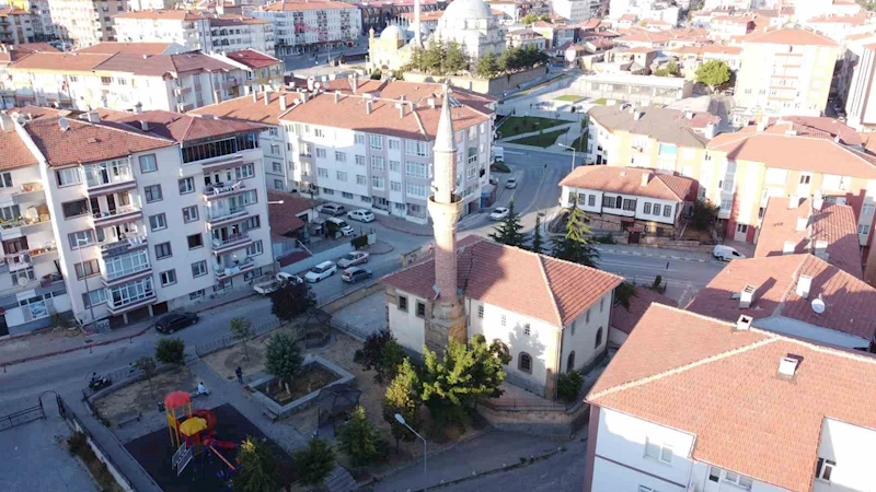 Kayyımzade camisi geçen iki yüz yıla rağmen tüm ihtişamıyla ayakta duruyor
