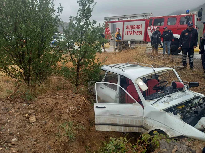 Yoldan çıkan araç kaza yaptı iki kişi yaralandı
