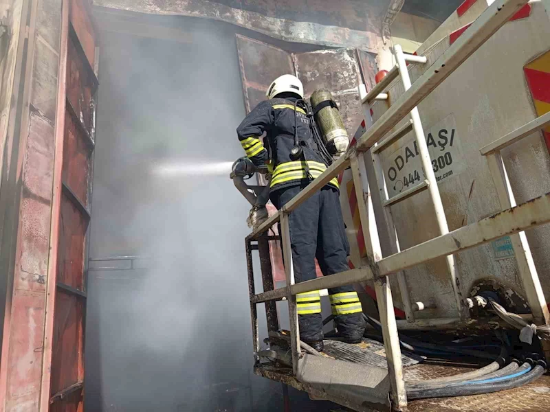 Diyarbakır’da depo yangını
