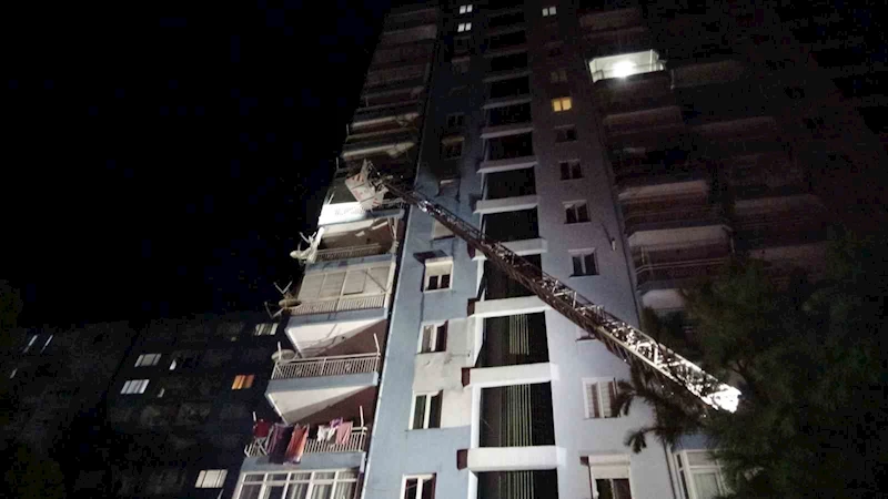 Ocakta unutulan yemek 15 katlı apartmanı tahliye ettirdi
