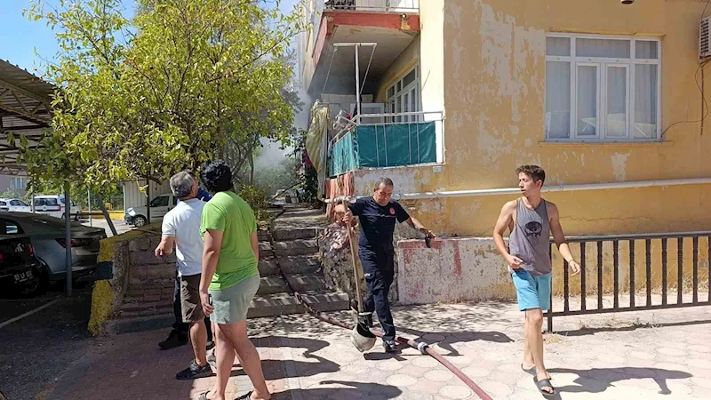 Manavgat’ta 2 katlı evde çıkan yangın paniğe neden oldu
