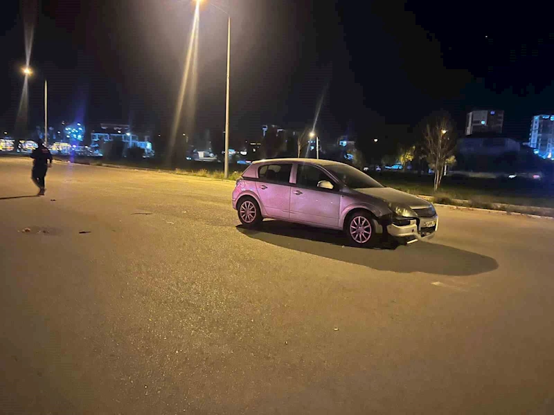 Otomobil ile motosiklet çarpıştı: 1 ölü
