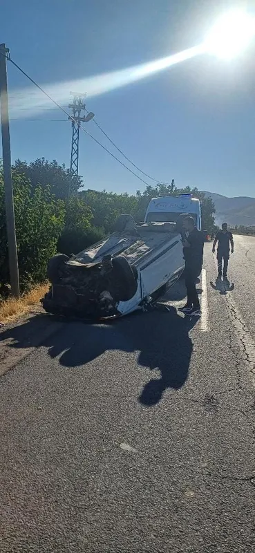 Elazığ’da otomobil takla attı: 3 yaralı
