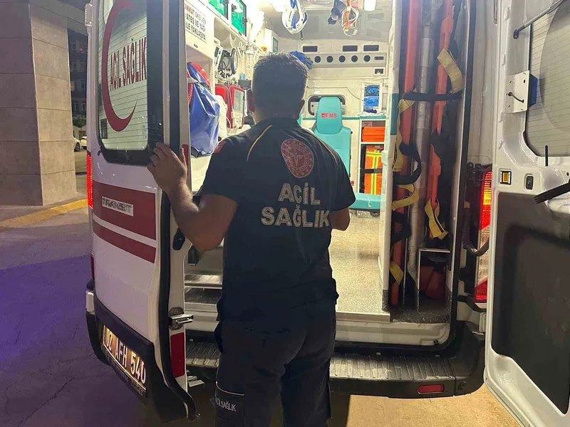 Evde baygın bulunan kız çocuğu yaşam mücadelesi veriyor
