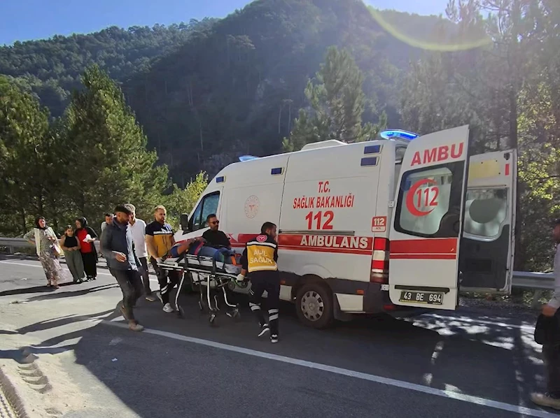 Kütahya’da yol çalışmasındaki işçiye otomobil çarptı
