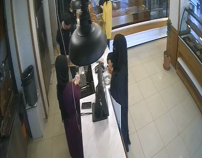 Bursa’da pastanede ‘yırtık para’ yöntemiyle tırnakçılık kamerada
