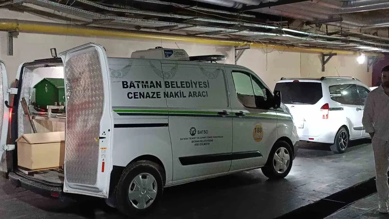 Yolun karşısına geçerken aracın çarptığı yaşlı adam hayatını kaybetti
