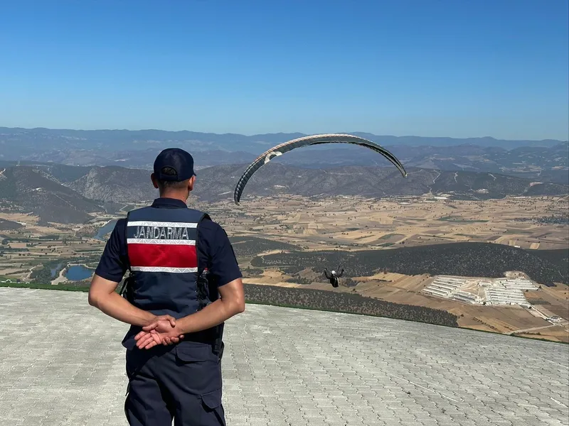 Bilecik’te yamaç paraşütü etkinliği güvenlik önlemleriyle tamamlandı
