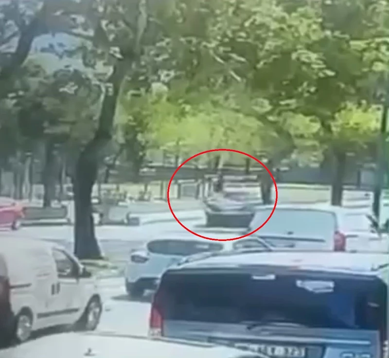 Bursa’da ticari aracın çarptığı adam hayatını kaybetti: Kaza anı kamerada

