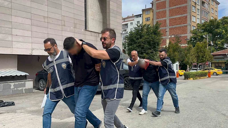 Ambulans kovalayan baba-oğul ters kelepçeli adliyeye sevk edildi
