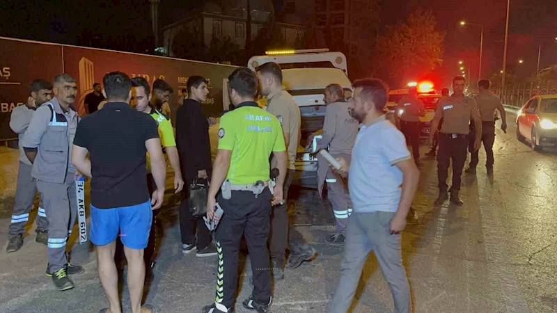 Otomobile arkadan çarpan aracın sürücüsü kaçtı: 1 yaralı
