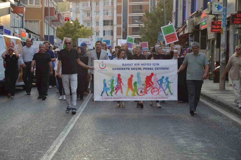 Obeziteye dikkat çekmek için yürüyüş yapıp halay çektiler
