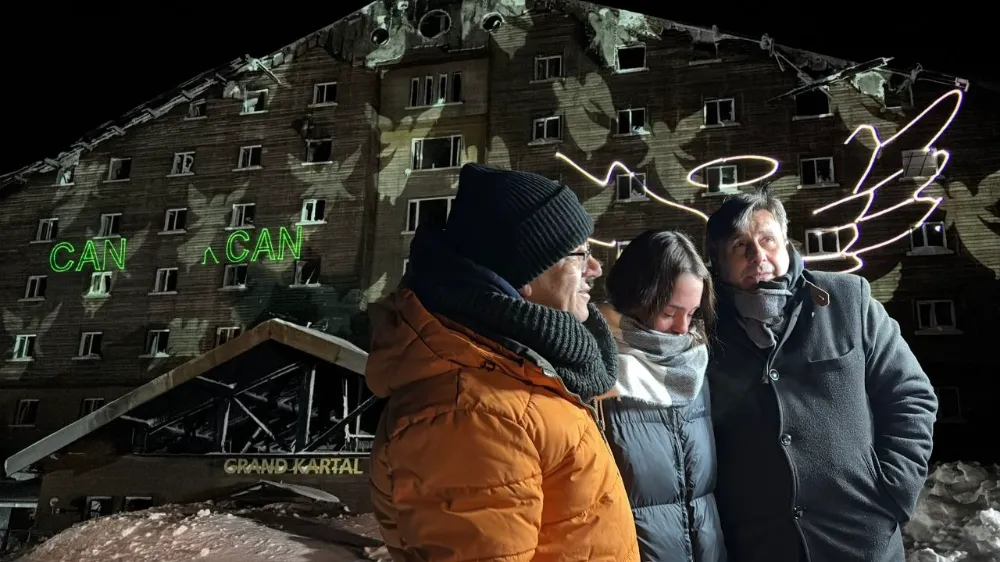 Kartalkaya yangın faciasının birinci yıldönümü: Acılı aileler otel önünde buluştu