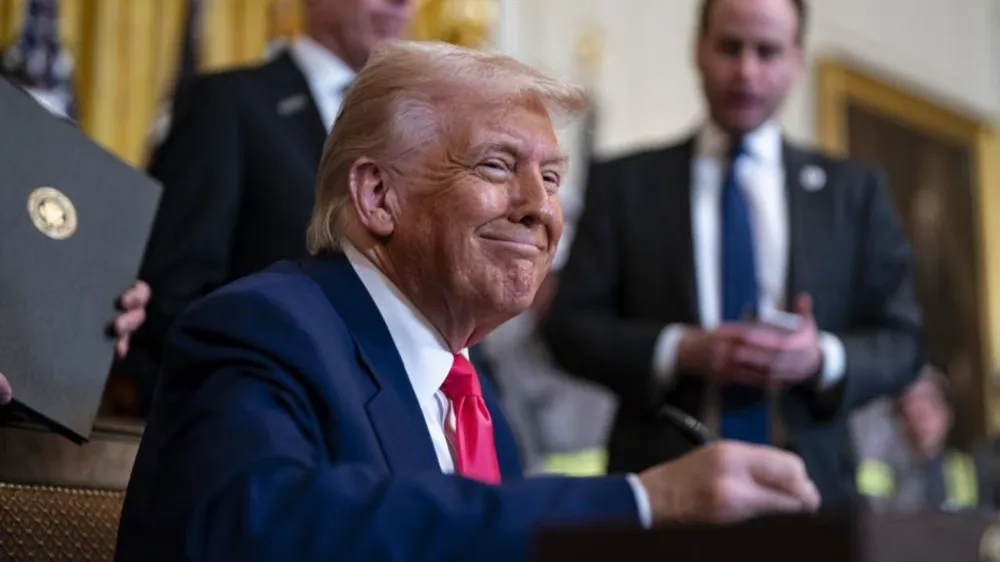 Trump’tan Yüksek Mahkeme’ye vergi resti: Tüm ülkelere yüzde 10 ek tarife