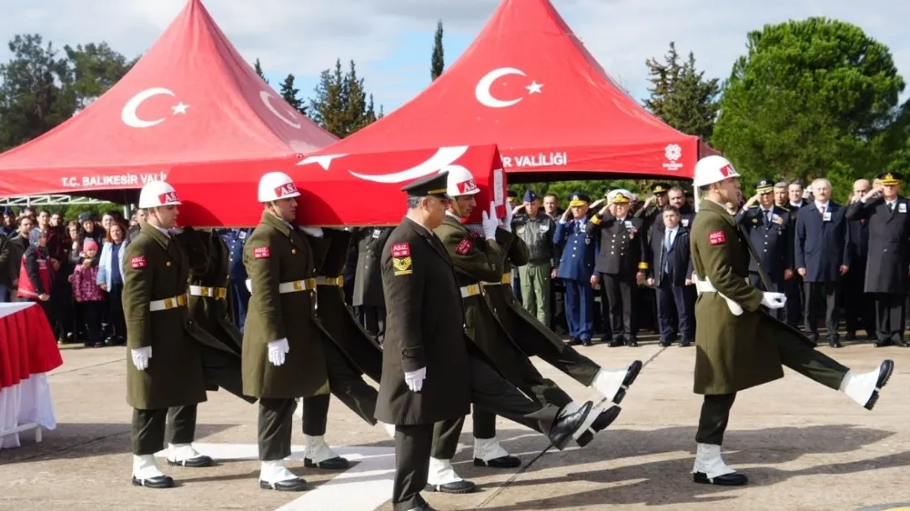 Balıkesir’de şehit olan Pilot Binbaşı İbrahim Bolat son yolculuğuna uğurlandı
