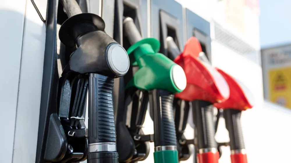 Akaryakıtta bu kez indirim var: Benzin ve motorine yarın indirim geliyor!
