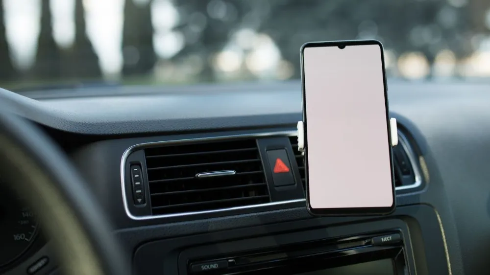 Araçlarda telefon tutucu yasağı iddiasına resmi açıklama: Araç içi kokular yasaklandı mı?