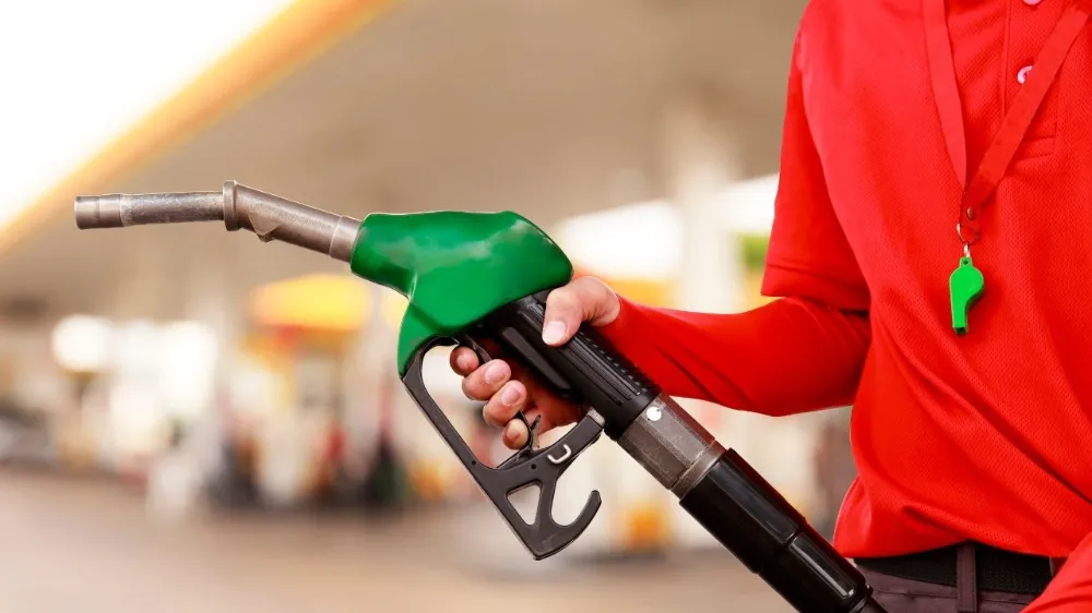 Savaş sonrası akaryakıtta çifte zam: Benzin ve motorin uçtu!